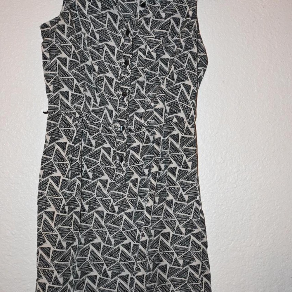 By & By Black & Cream Geometric Print Shirt Dress – Size Medium